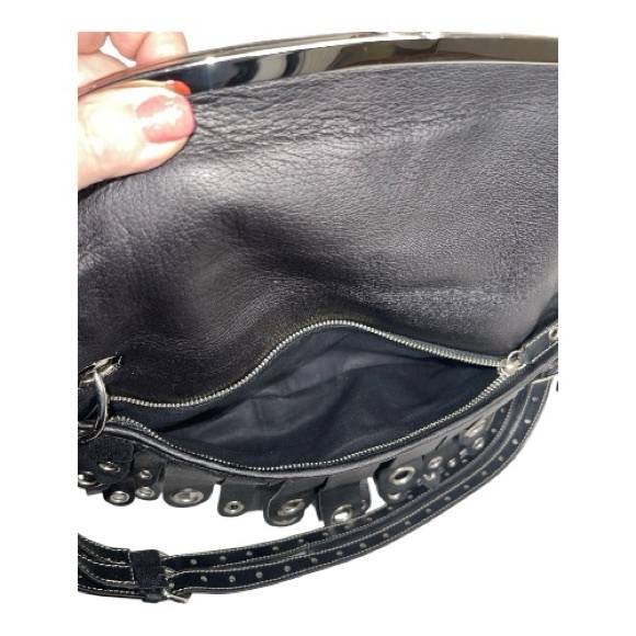 Maxx NY Black Leather Shoulder Bag with Grommet Detailing Fringe Kiss Clasp - Picture 7 of 8